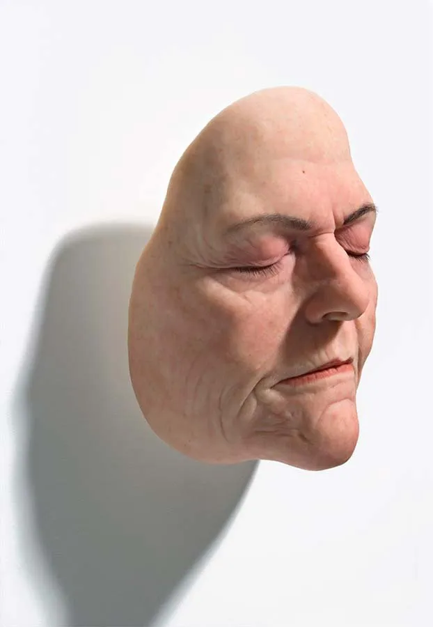 Rostro de mujer II, 2008 — escultura hiperrealista de Sam Jinks