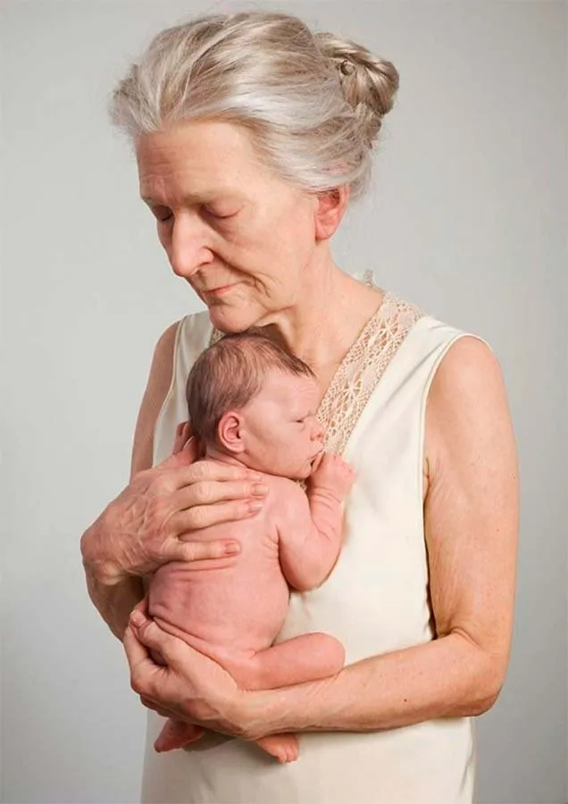 Mujer y niño, 2010 — escultura hiperrealista de Sam Jinks