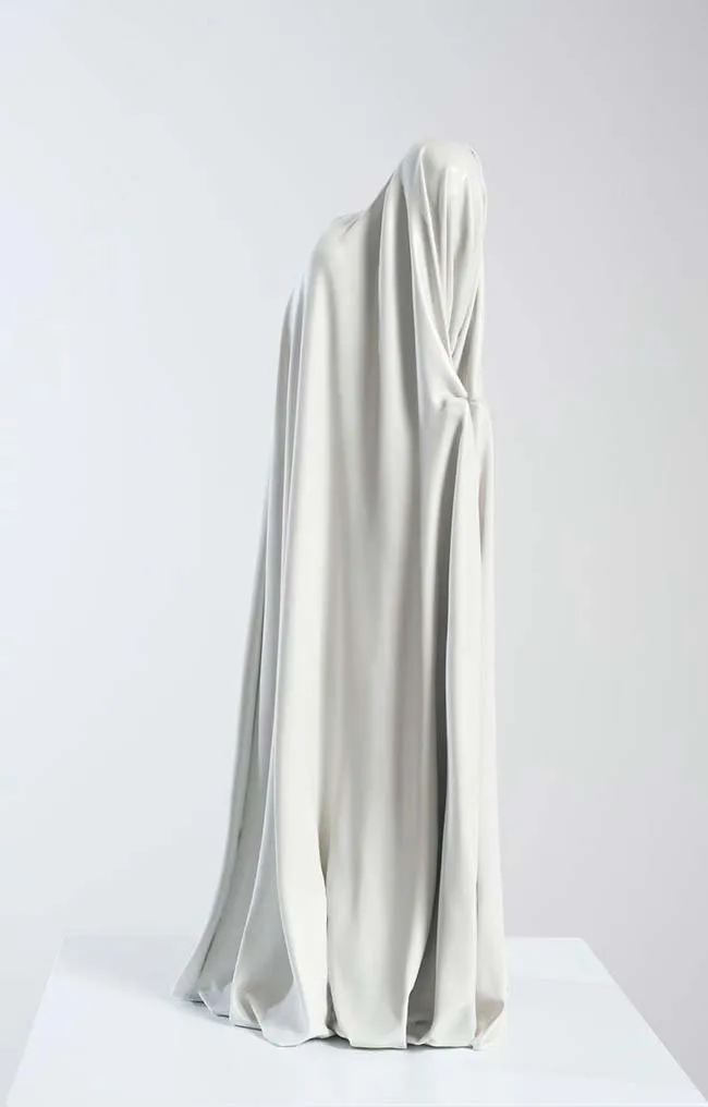 A medio camino del Diablo — escultura hiperrealista de Sam Jinks
