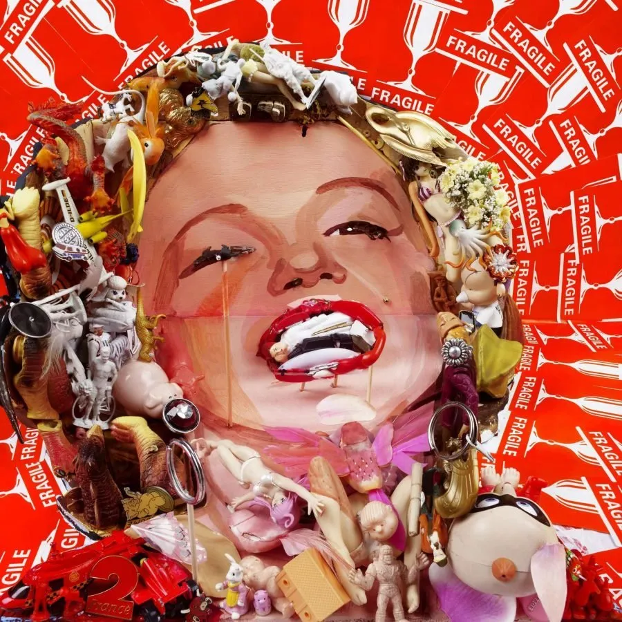 Retrato de Marilyn Monroe por Bernard Pras hecho con basura