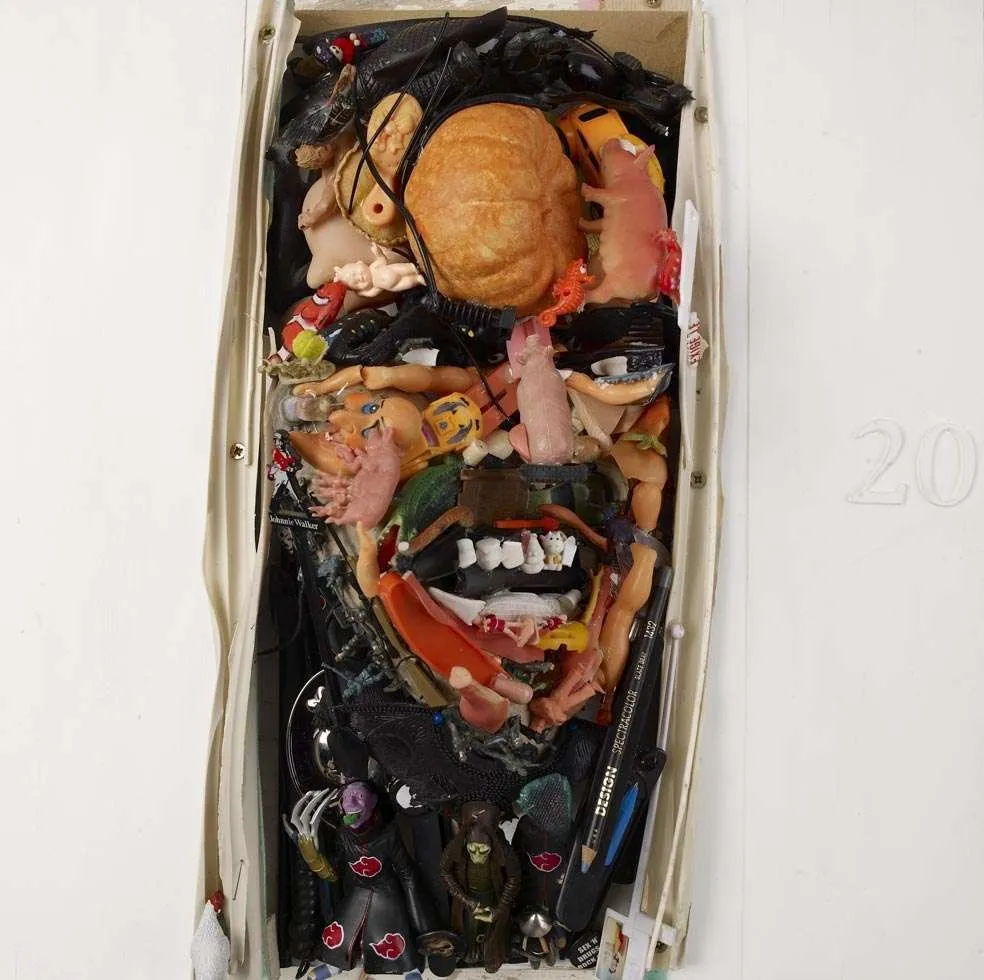 Retrato de Jack Nicholson en «El resplandor» por Bernard Pras hecho con basura