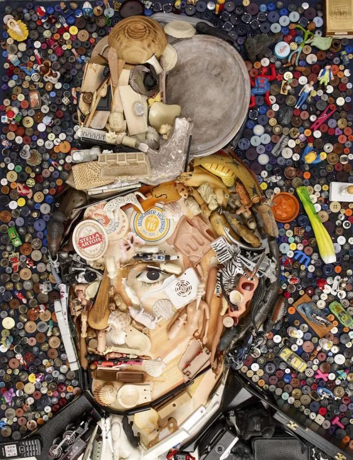 Retrato de Andy Warhol por Bernard Pras hecho con basura