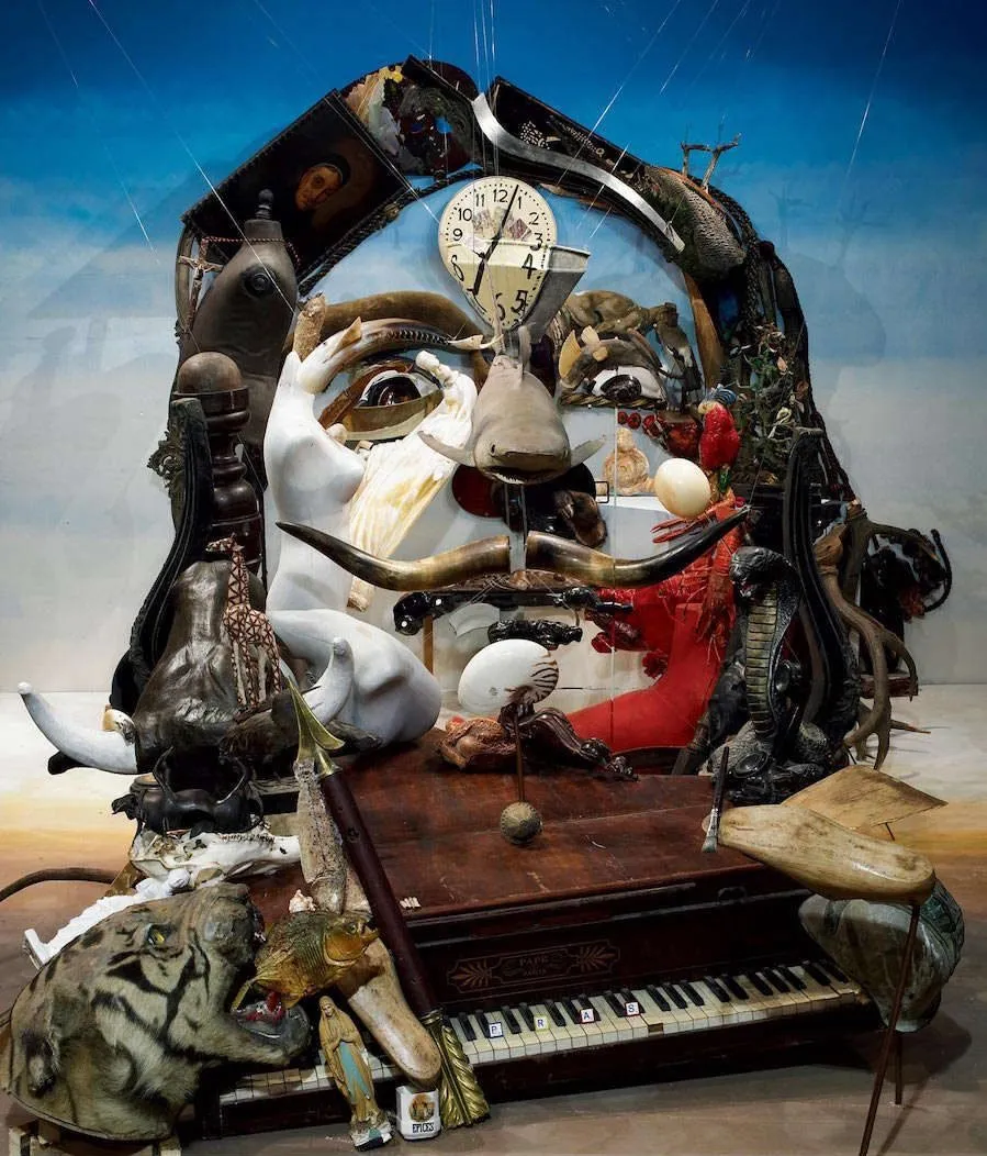 Retrato de Salvador Dalí por Bernard Pras hecho con basura