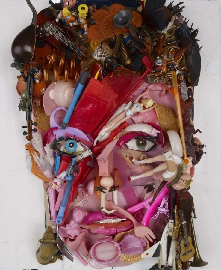 Retrato de David Bowie por Bernard Pras hecho con basura
