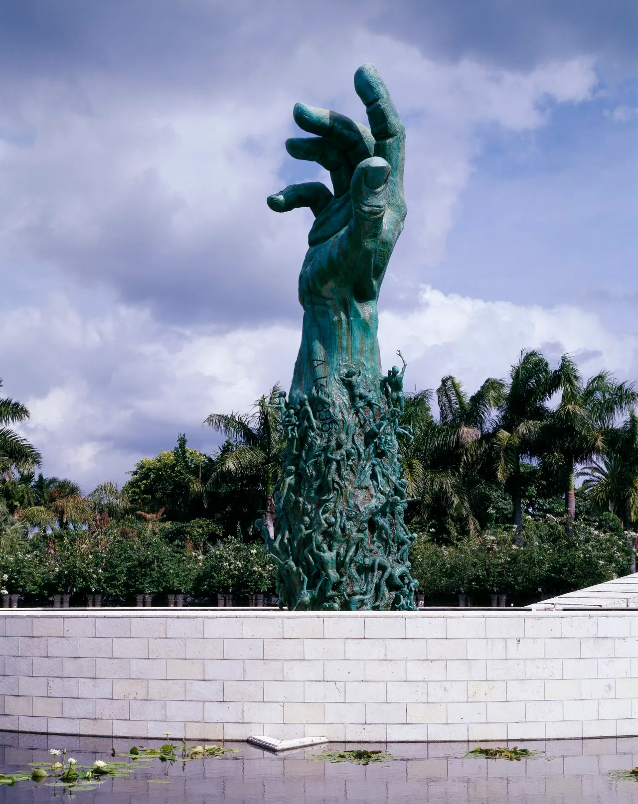 El Monumento al Holocausto de Miami Beach, obra de Kenneth Treister. Fotografía de Carol M. Highsmith, Library of Congress, dominio público