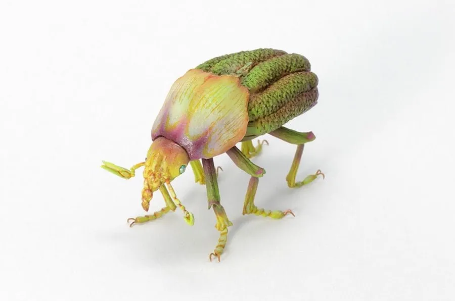 Escultura de Hiroshi Shinno de un insecto imaginario con élitros en forma de pétalo