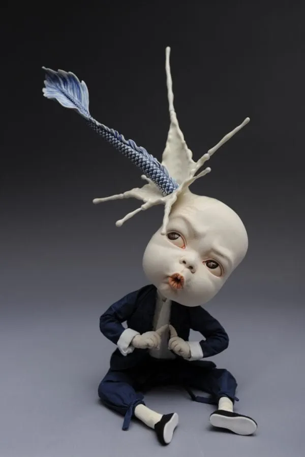 Escultura «Oops» de Johnson Tsang (2015)