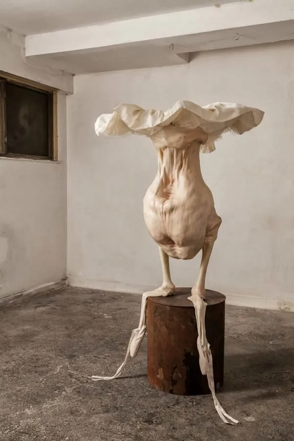 Francesco Albano: torso con gorguera sobre un tocón