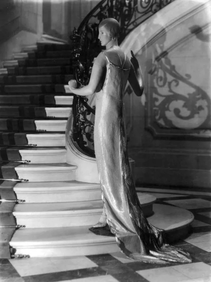 Man Ray: maniquí en una escalinata (1930)