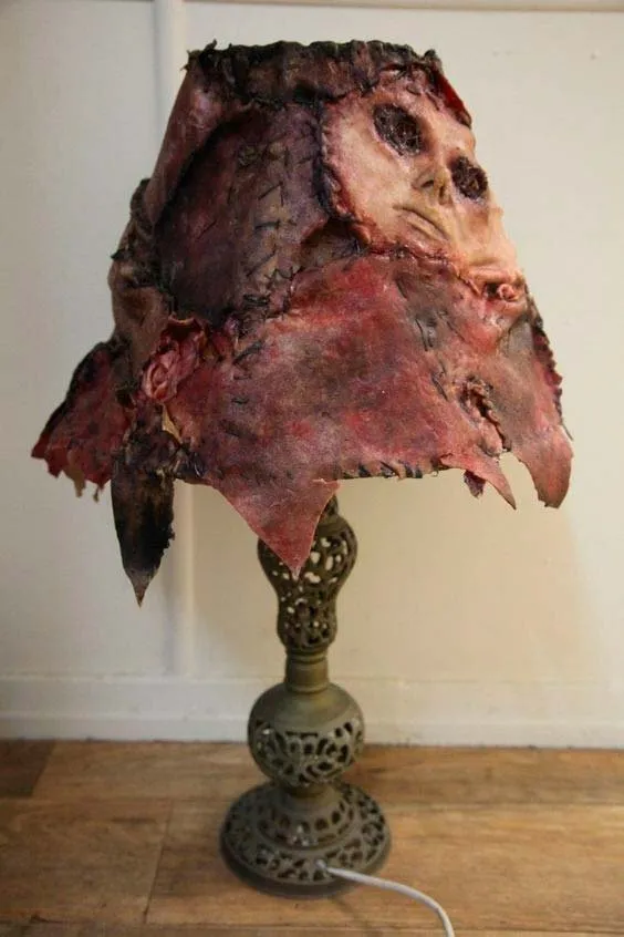 Lámpara de piel humana hallada en casa de Ed Gein