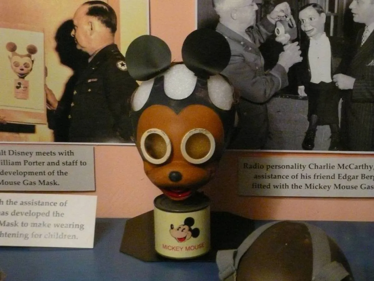 Mascara mickey mouse