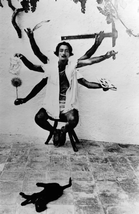 Charles Hewitt: Salvador Dalí con brazos múltiples