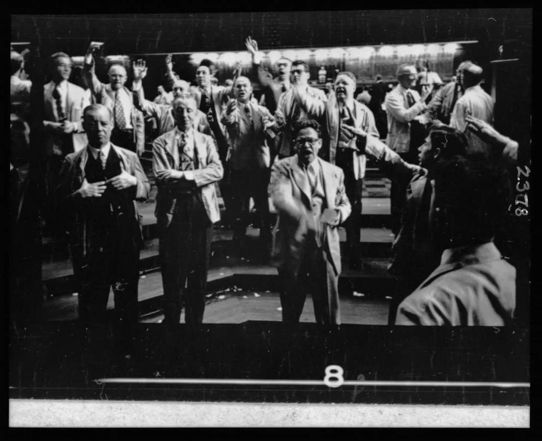 Agentes de bolsa gritando en el parqué del Chicago Board of Trade
